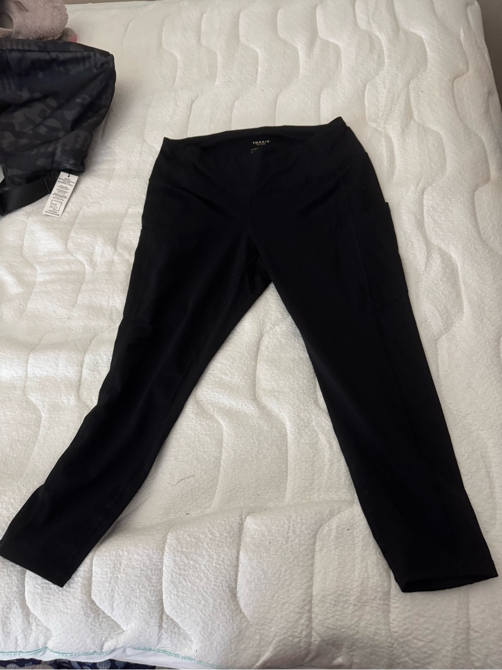 Torrid size 1 black capri active